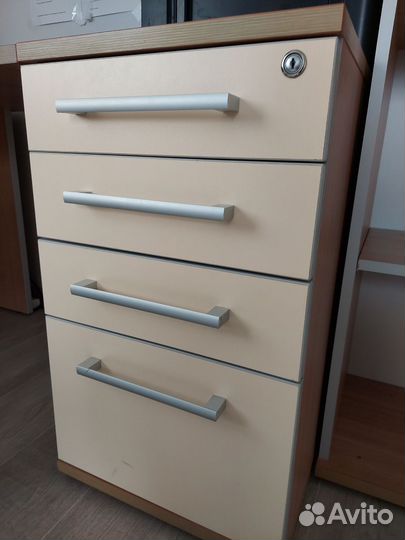 Письменный стол, тумба, стеллаж