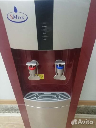 Кулер для воды напольный