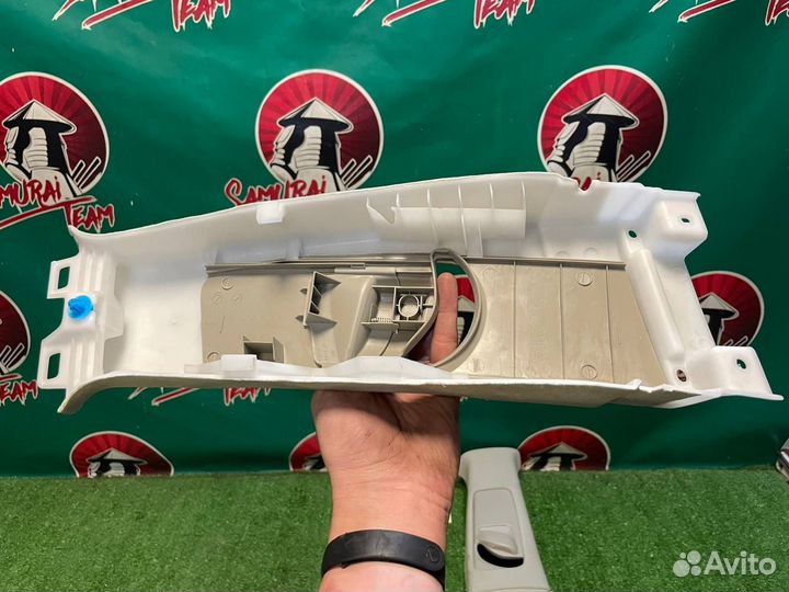 Накладки на стойку Toyota Avensis AZT251 2AZ-FSE