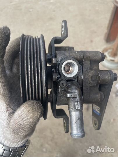 Насос гидроусилителя Nissan X-trail T30 2.5