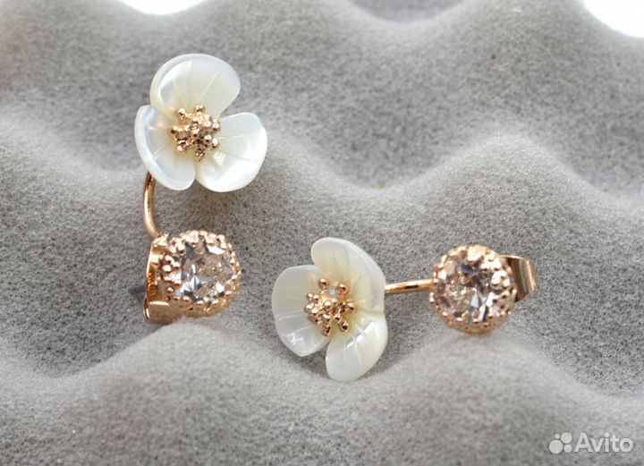 Серьги - пусеты С цветочками из ракушки 8061