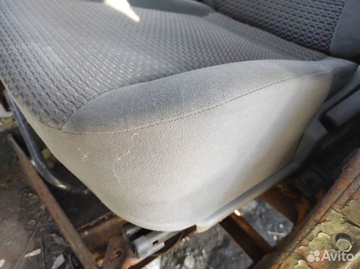 Передние сидения Mitsubishi Lancer Cedia 9