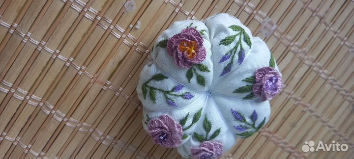 Игольница с вышивкой бразильские розы