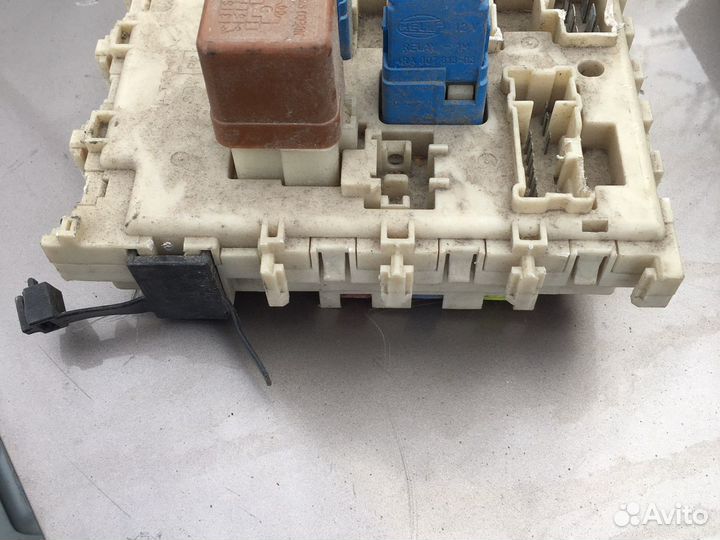 Блок предохранителей салона Ниссан Альмера N16
