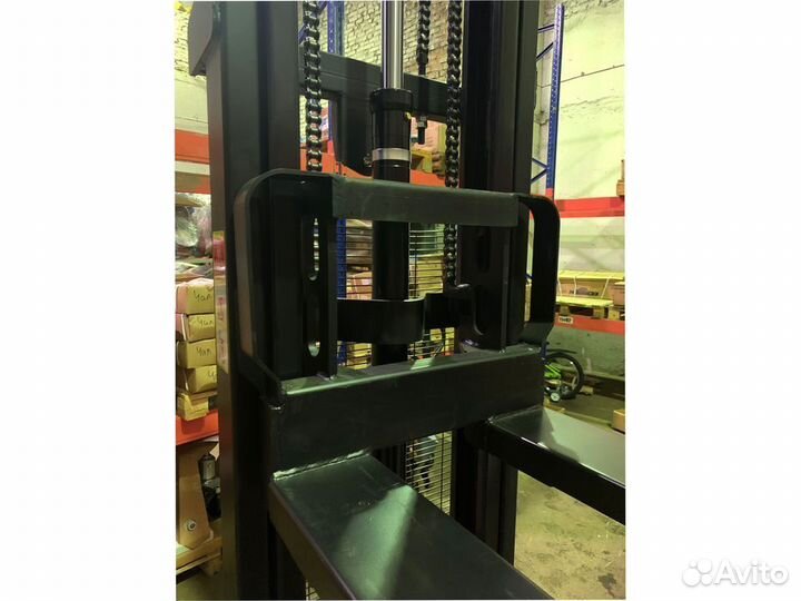 Штабелер электрический самоходный