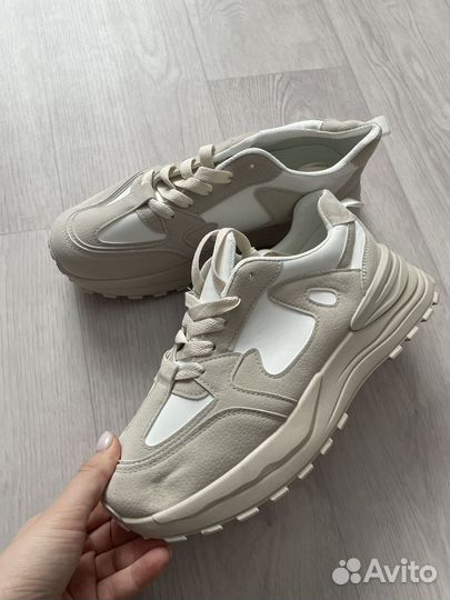 Кроссовки женские