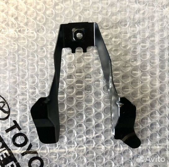 Кронштейн кузова правый Lexus Rx 4