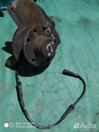 Кулак поворотный передний левый Opel Omega B