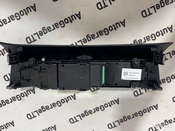 Панель кнопок Volvo S90 II D4204T14 2019