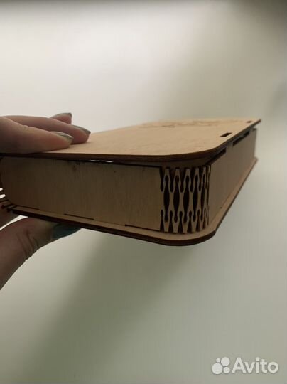 Деревянная шкатулка