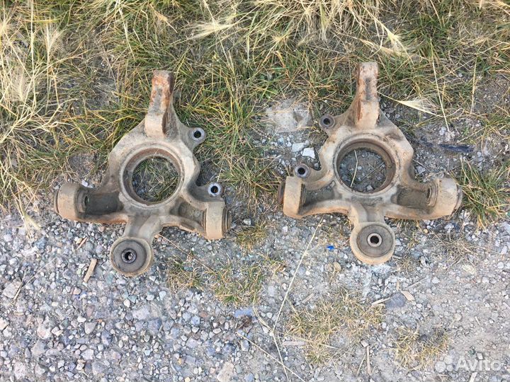 Кулак заний toyota highlander 2013 г