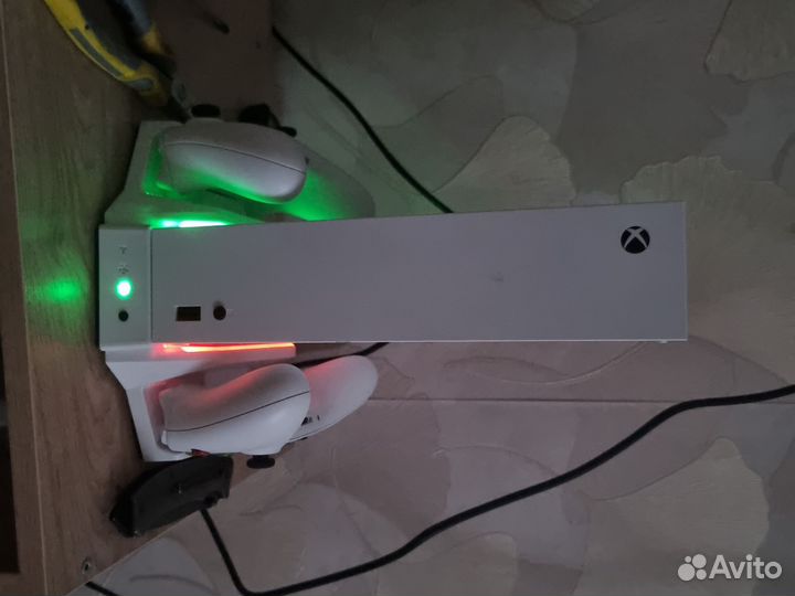 Xbox series s 2 геймпада