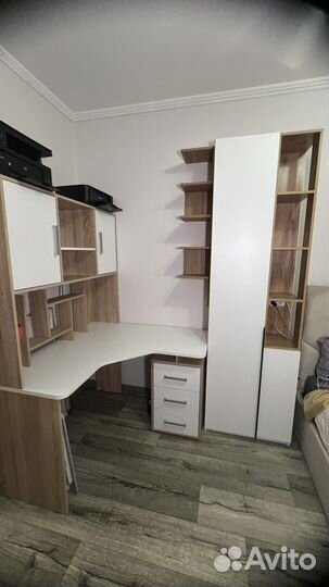 Угловой письменный стол с надстройкой 120*120 см