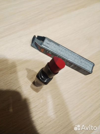 Мини-помада Benefit