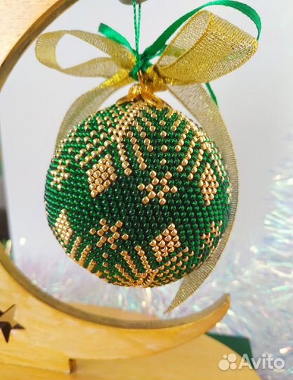 Елочная игрушка ручной работы из бисера