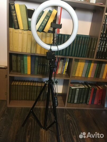 Светодиодная кольцевая лампа