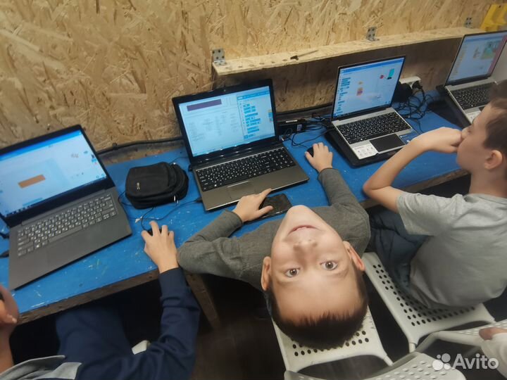 Преподаватель программирования и робототехники