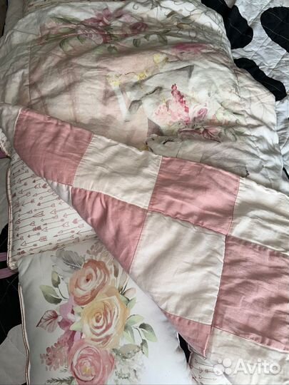 Бортики в кроватку с одеялом