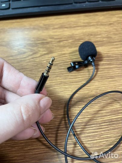 Петличный микрофон