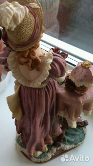 Статуэтка''Мечтающая девушка''