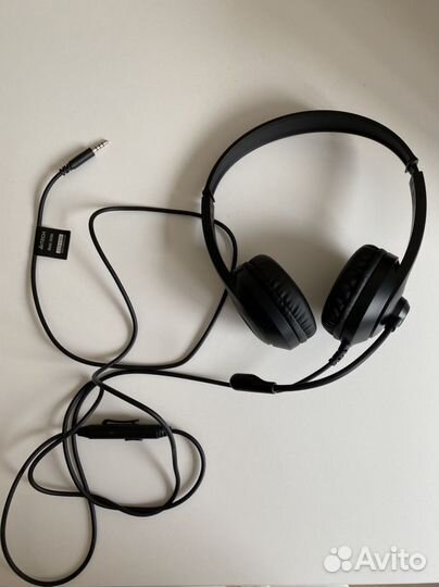 Проводные наушники с микрофоном
