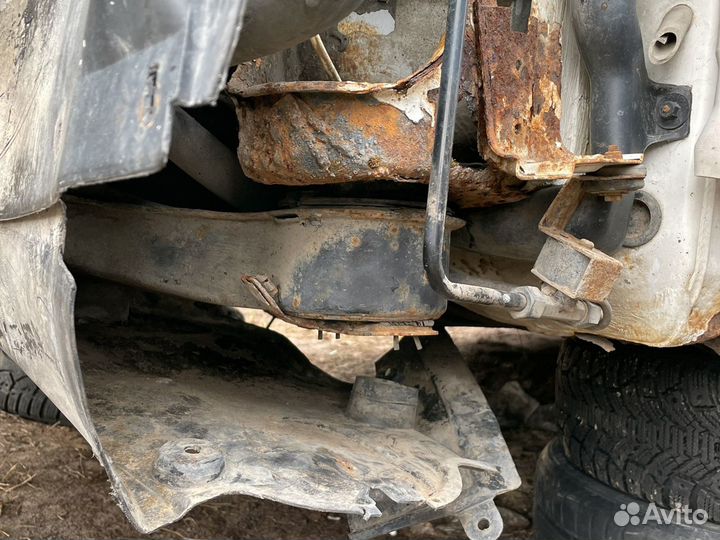 Передний подрамник на w140