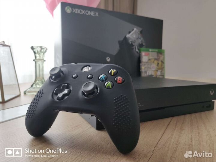 Игровая приставка Xbox One X