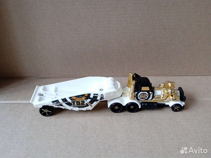 Машинка HotWheels Автовоз