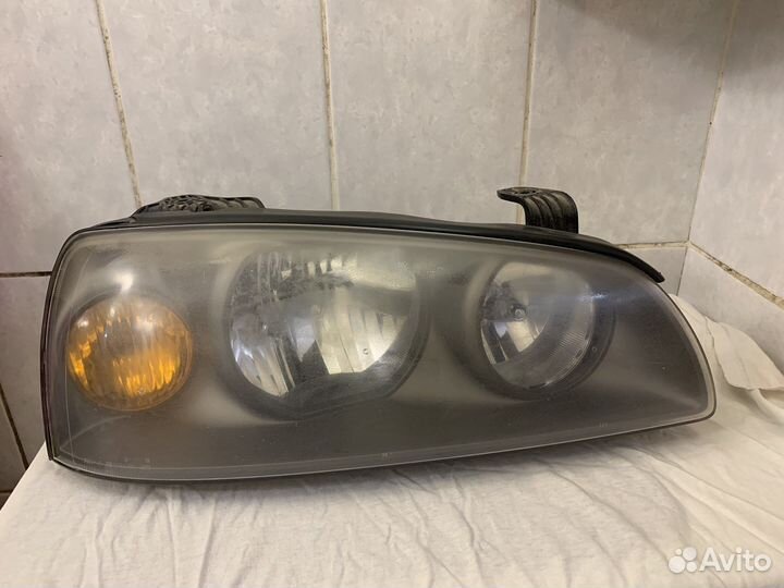 Фара правая hyundai elantra lll (XD)