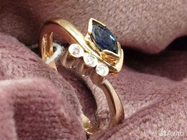 Кольцо золотое с сапфиром и бриллиантами 16 размер