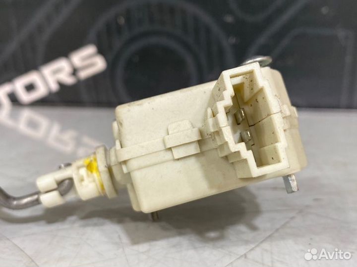 Замок лючка бензобака Audi A4 B6 ASN 2004