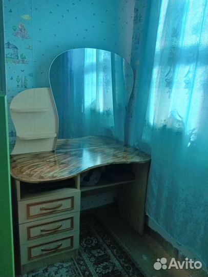 Трюмо с зеркалом