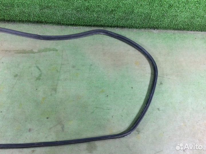 Уплотнительная резинка двери багажника Subaru