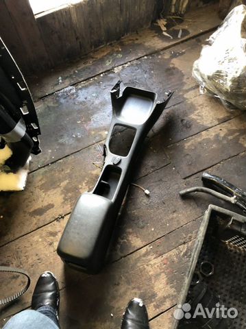 Подлокотник Toyota Avensis 1 2001г.в