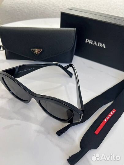 Очки Prada