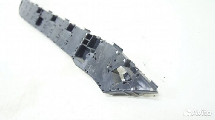 Кронштеин крепления бампера R RH на крыло Forester