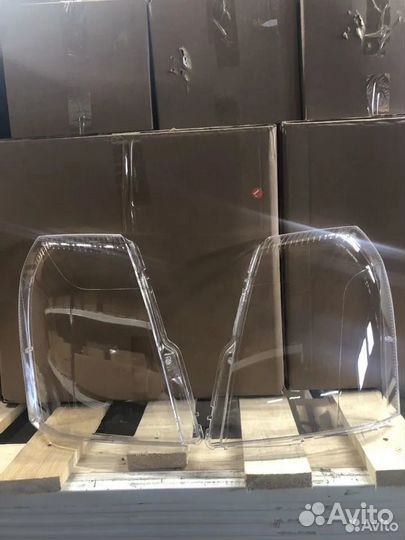 Стекло фары правое Escalade 3 2006-2014