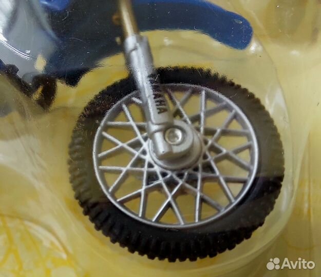Коллекционная модель мотоцикла Yamaha YZ250 1:18