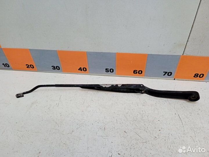 Поводок стеклоочистителя передний правый Nissan