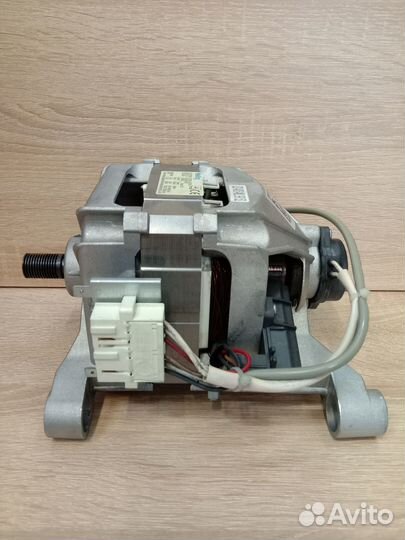 Двигатель стиральной машины Indesit Ariston