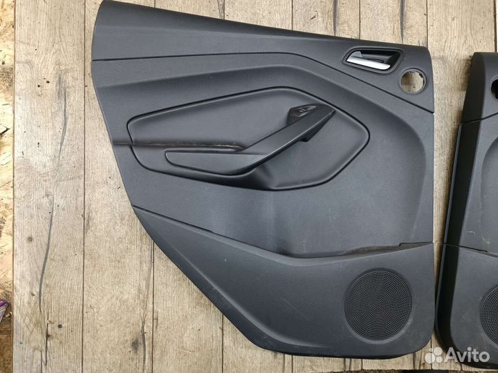 Обшивка двери 4шт комплект кожа Ford Kuga 2