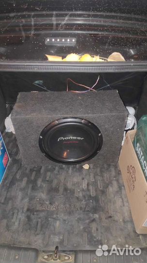 Сабвуфер в автомобили