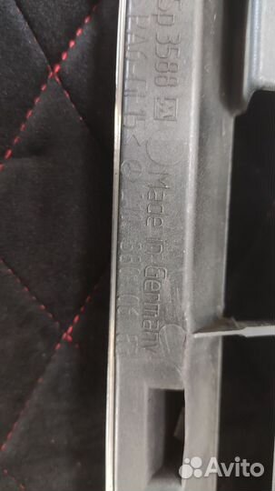 Решетка радиатора Mercedes-Benz E 210 Avangard