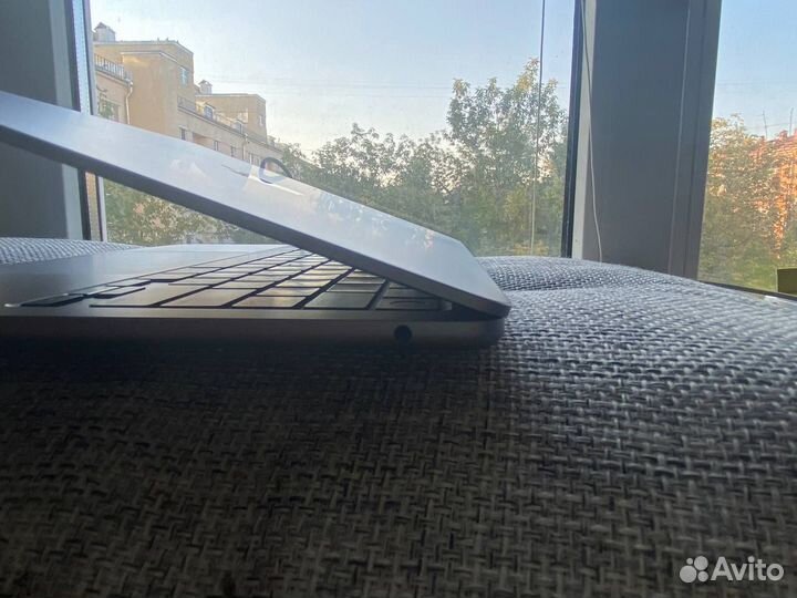 Apple macbook air 13 2022 m2