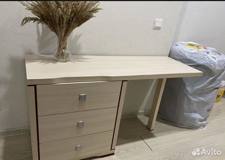 Письменный стол