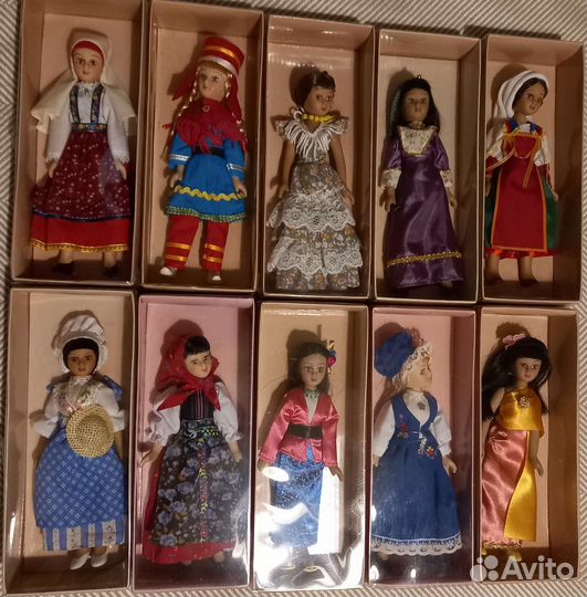 Коллекция фарфоровых кукол народов мира