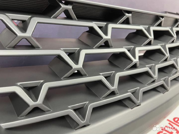 Решетка радиатора Toyota Fortuner с 16 TRD N2079