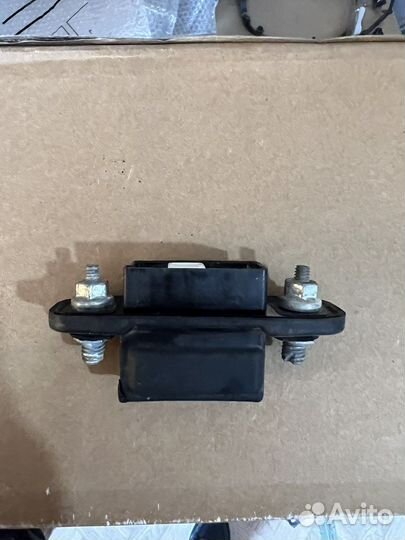 Кнопка багажника Corolla E180