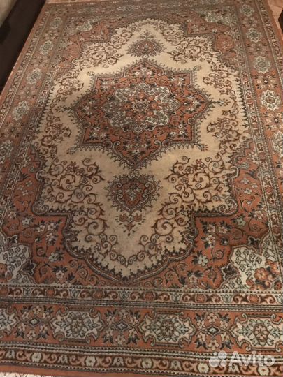 Отдам бесплатно ковёр