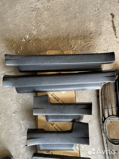 Накладки на пороги Lexus CT200h